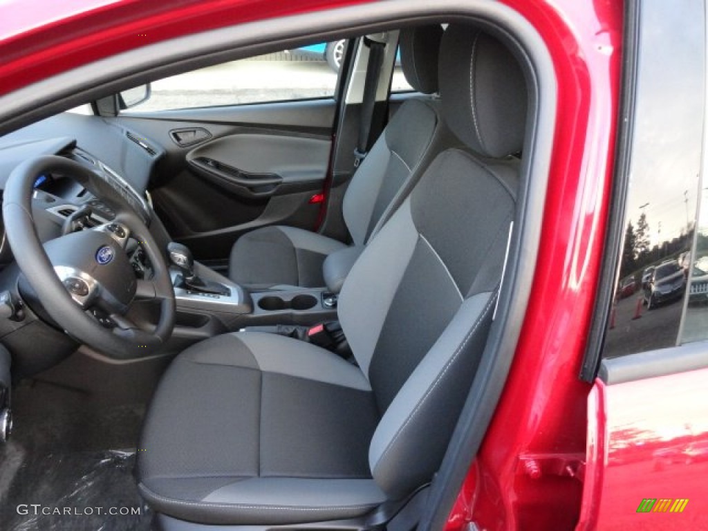 2012 Focus SE Sedan - Red Candy Metallic / Charcoal Black photo #10