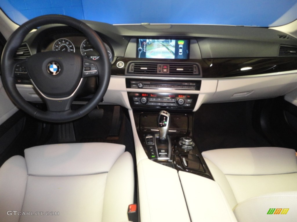 2011 BMW 5 Series 550i xDrive Sedan Oyster/Black Dashboard Photo #58984527