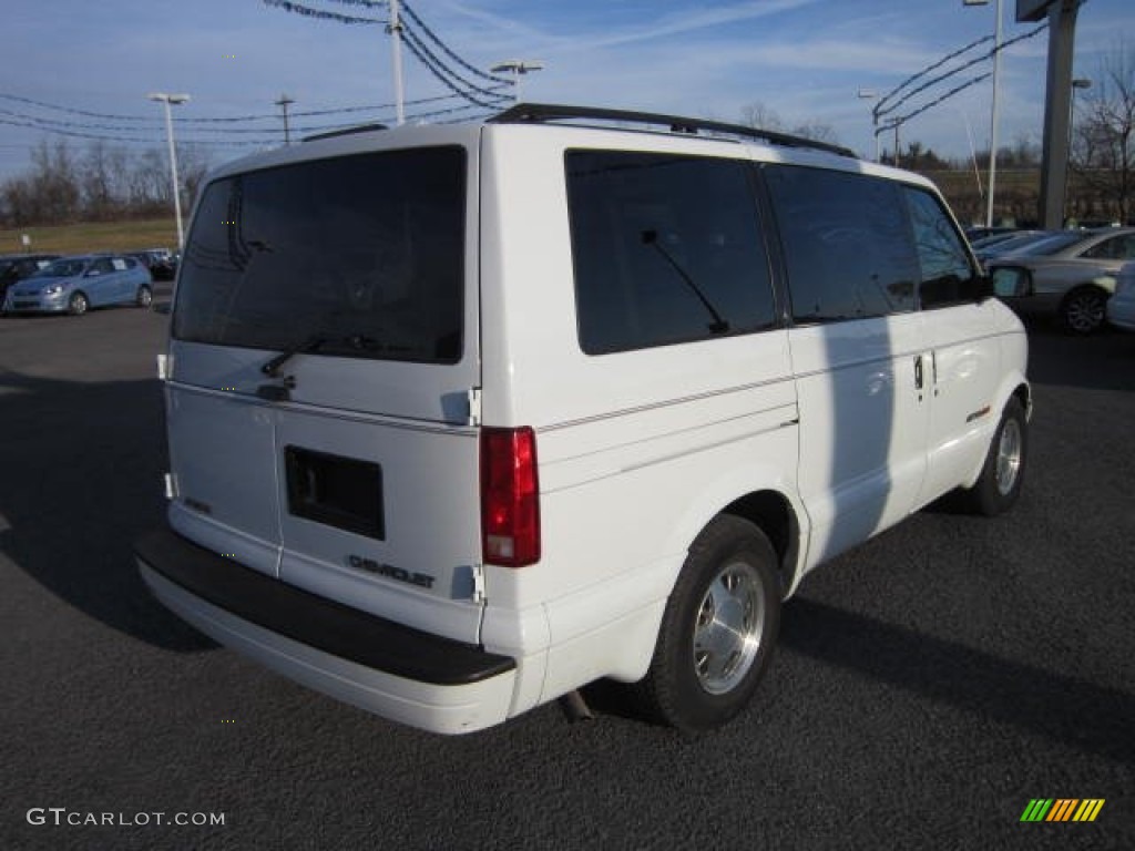 2001 Astro LS AWD Passenger Van - Ivory White / Neutral photo #6