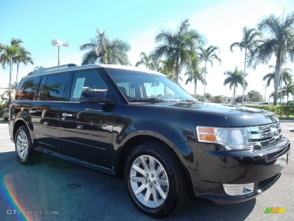 Tuxedo Black Metallic Ford Flex