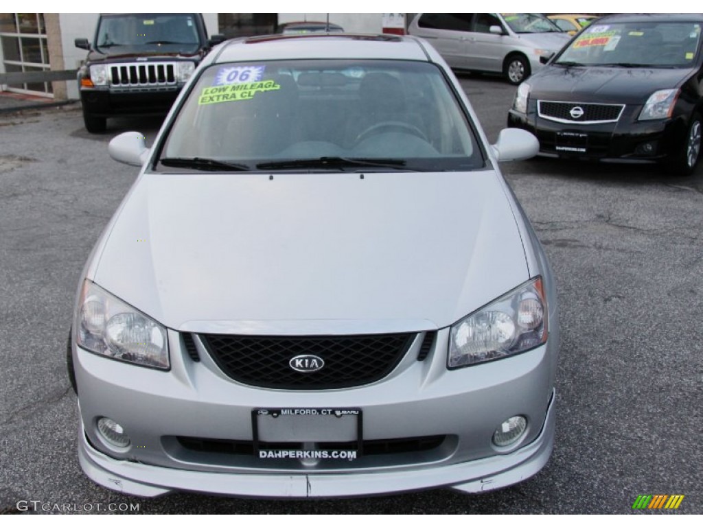 2006 Spectra Spectra5 Hatchback - Clear Silver / Gray photo #2