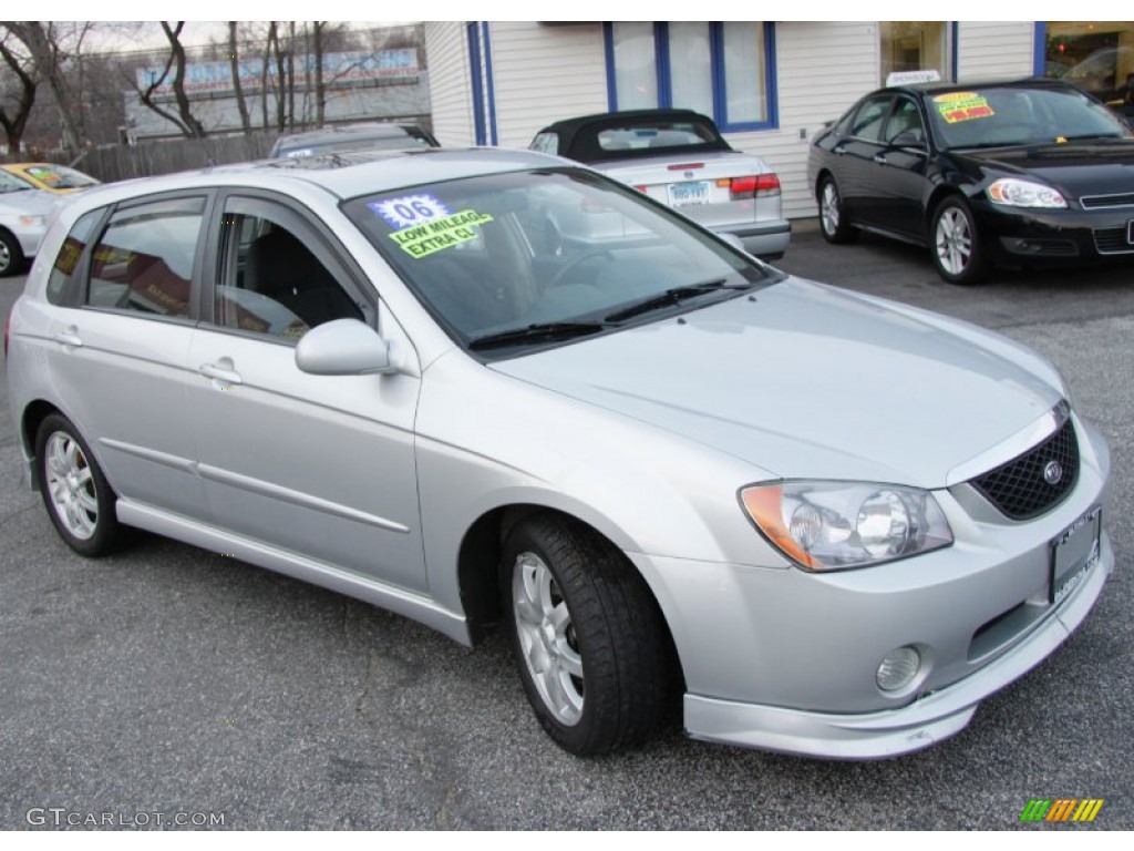2006 Spectra Spectra5 Hatchback - Clear Silver / Gray photo #3