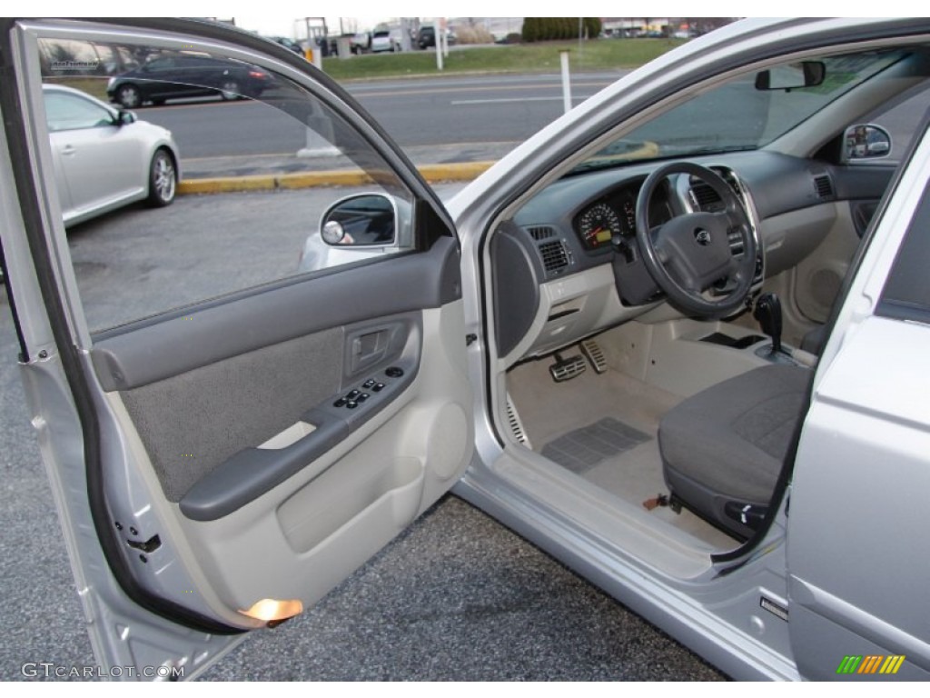2006 Spectra Spectra5 Hatchback - Clear Silver / Gray photo #13