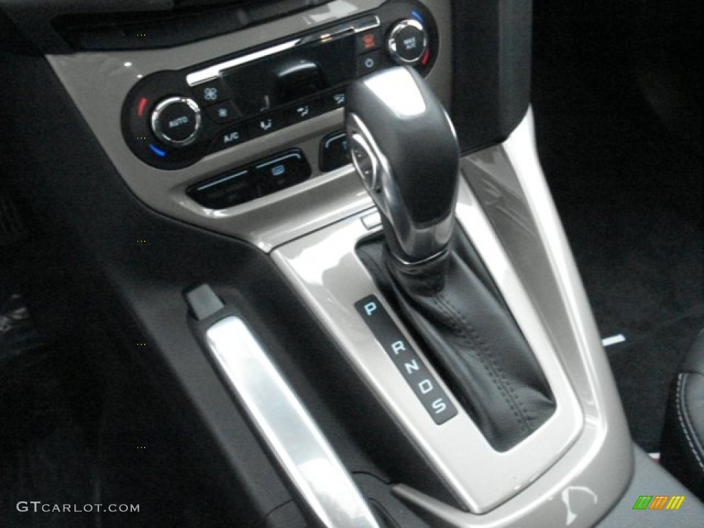 2012 Focus SEL Sedan - White Platinum Tricoat Metallic / Charcoal Black Leather photo #18