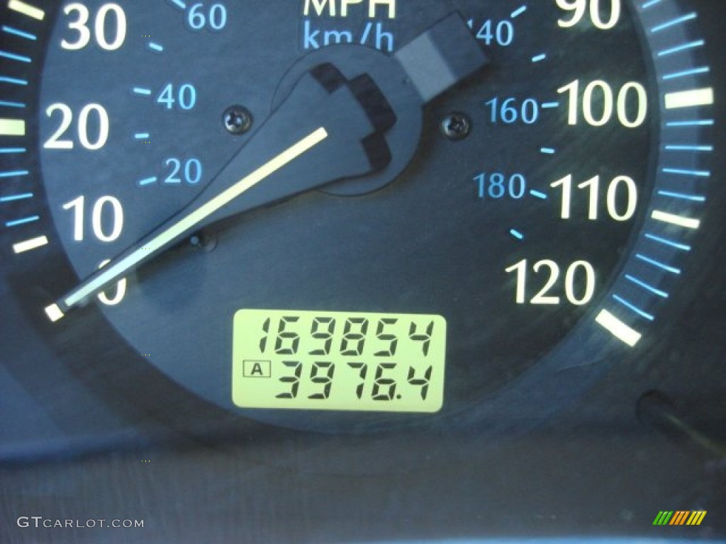 2002 QX4 4x4 - Golden Sand Metallic / Stone Beige photo #11