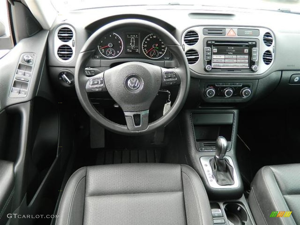 2011 Volkswagen Tiguan SEL Charcoal Dashboard Photo #59006830