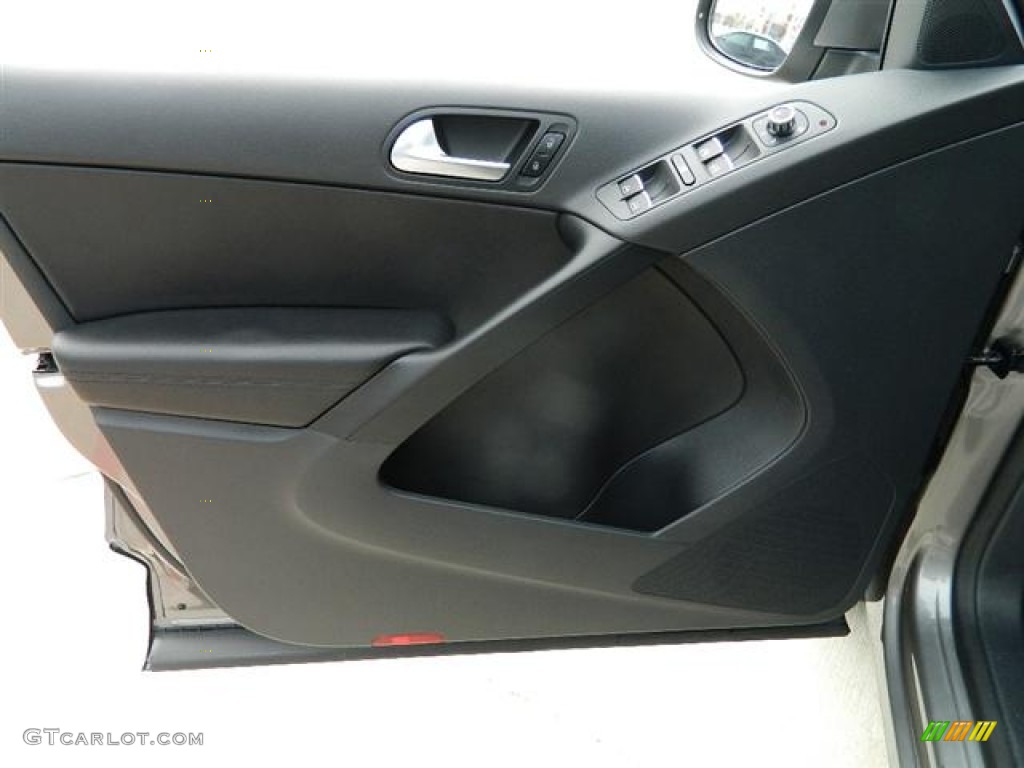 2011 Volkswagen Tiguan SEL Door Panel Photos