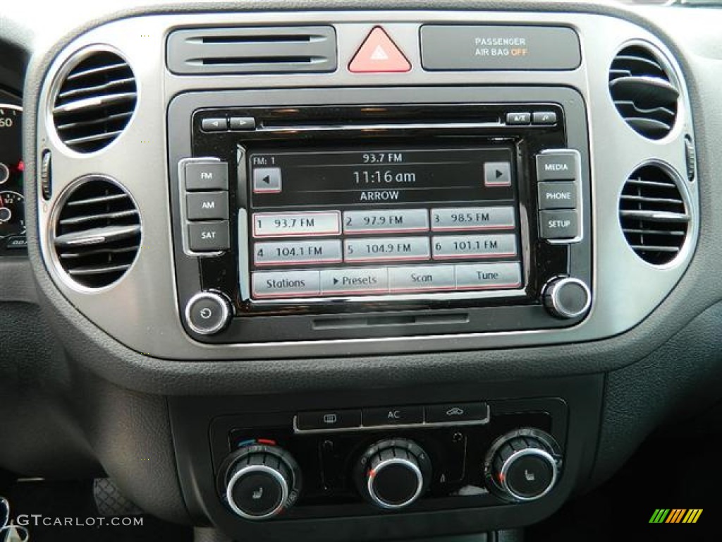 2011 Volkswagen Tiguan SEL Audio System Photo #59006906