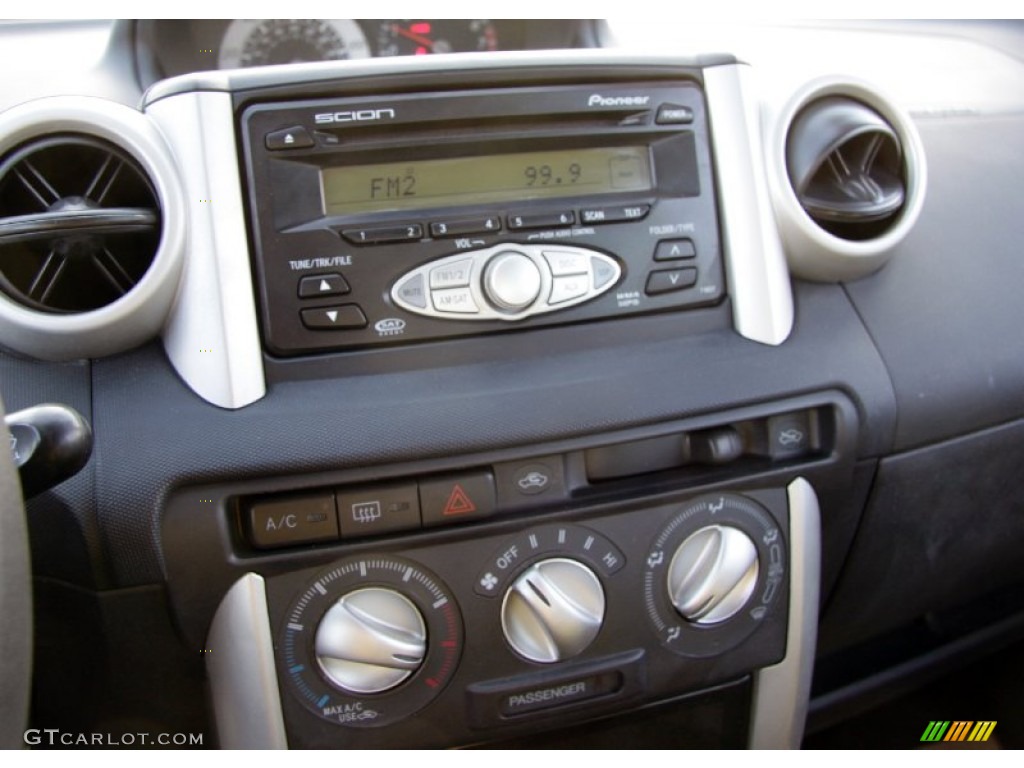 2006 Scion xA Standard xA Model Controls Photo #59012699