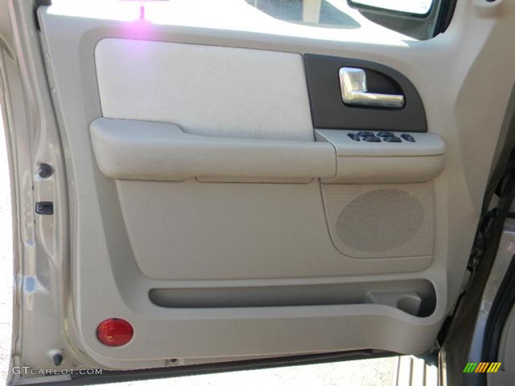 2003 Expedition XLT - Arizona Beige Metallic / Medium Parchment photo #14