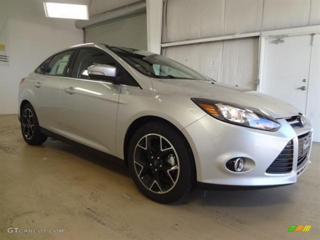 2012 Focus Titanium Sedan - Ingot Silver Metallic / Charcoal Black Leather photo #3