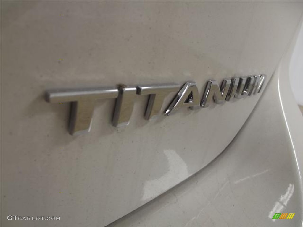 2012 Focus Titanium 5-Door - White Platinum Tricoat Metallic / Arctic White Leather photo #10