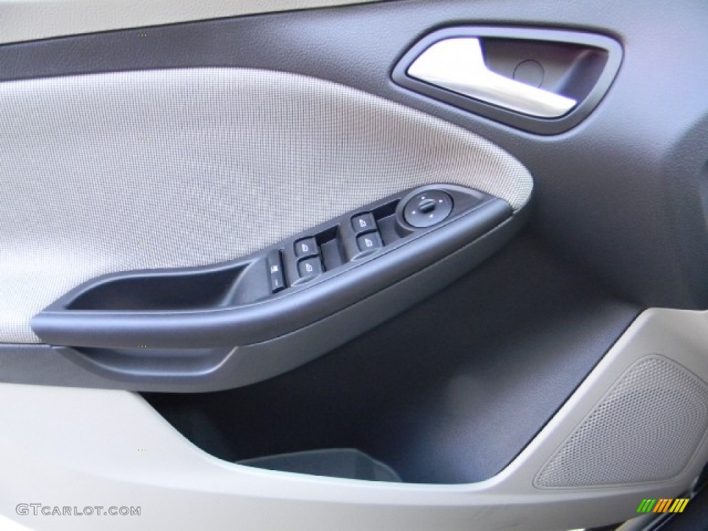 2012 Focus SE Sedan - Sterling Grey Metallic / Stone photo #12