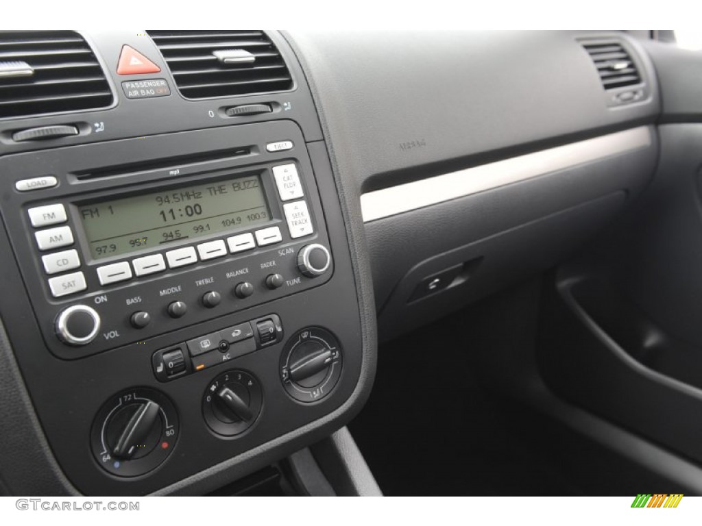 2009 Volkswagen Rabbit 4 Door Controls Photo #59030104