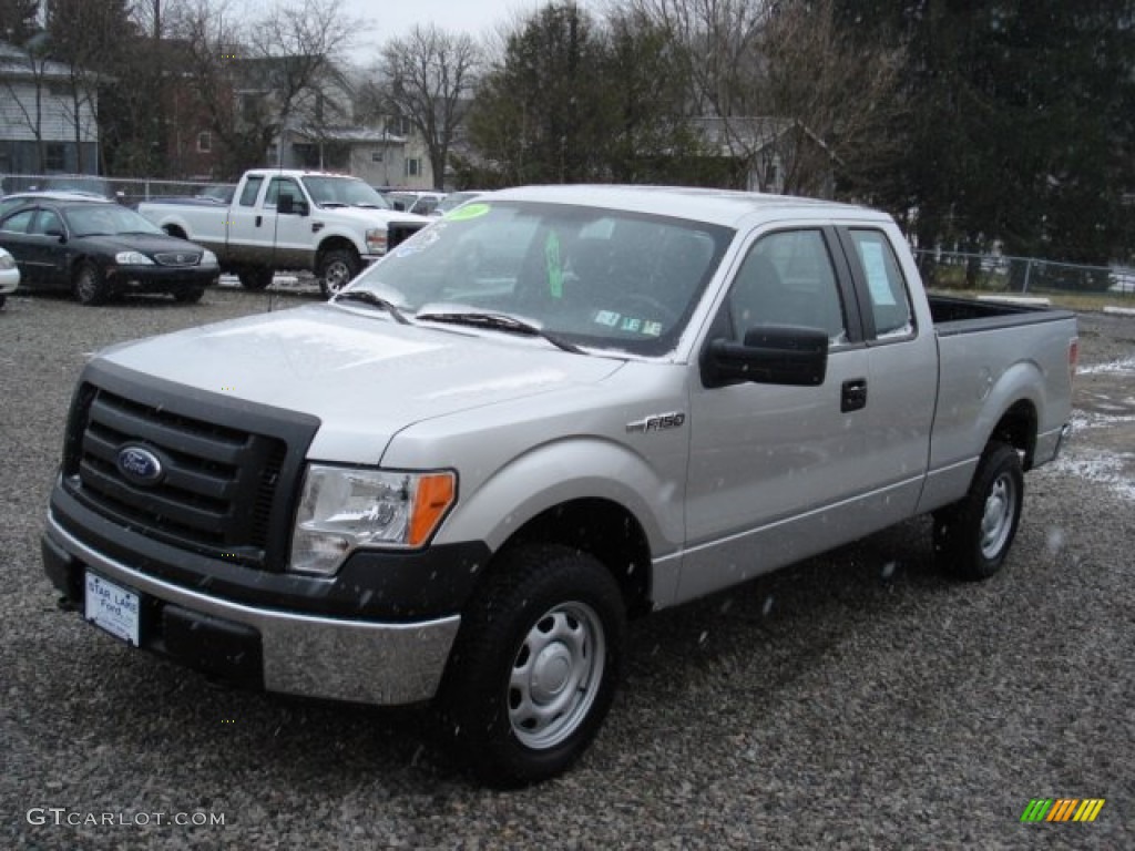 2010 F150 XL SuperCab 4x4 - Ingot Silver Metallic / Medium Stone photo #4