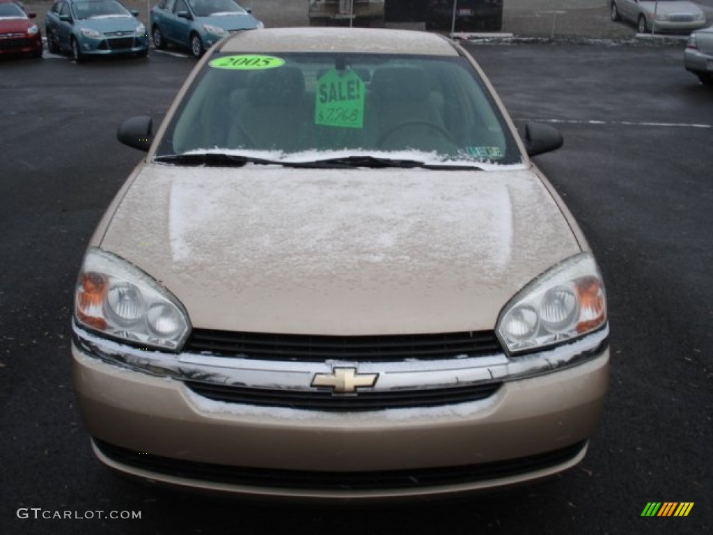 2005 Malibu Sedan - Light Driftwood Metallic / Neutral Beige photo #3