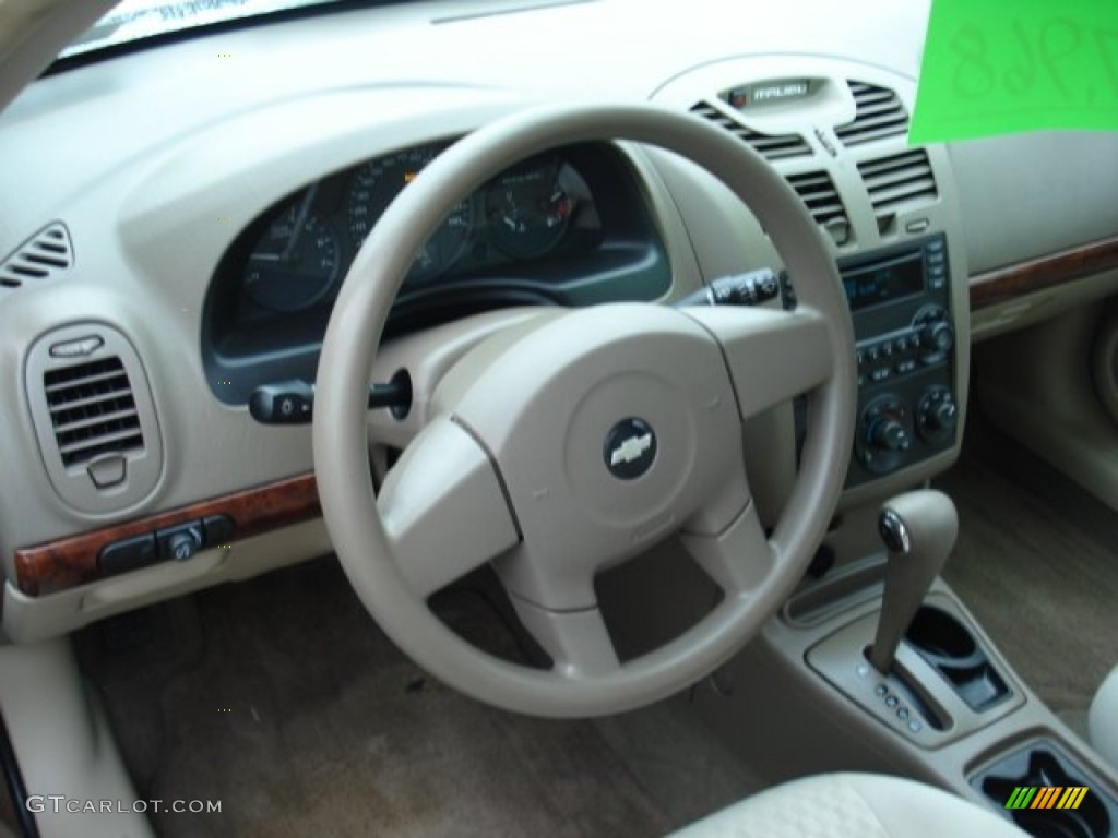 2005 Malibu Sedan - Light Driftwood Metallic / Neutral Beige photo #10