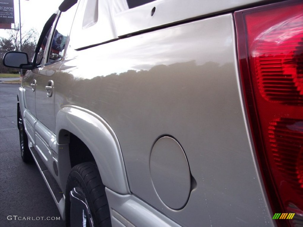 2006 Avalanche LT - Sandstone Metallic / Tan/Neutral photo #27