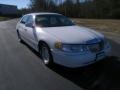 2000 Vibrant White Lincoln Town Car Executive  photo #3