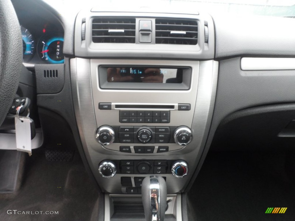 2010 Fusion SE - Sterling Grey Metallic / Medium Light Stone photo #31