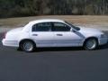 2000 Vibrant White Lincoln Town Car Executive  photo #4