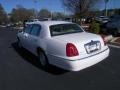 2000 Vibrant White Lincoln Town Car Executive  photo #7