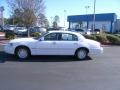 2000 Vibrant White Lincoln Town Car Executive  photo #8
