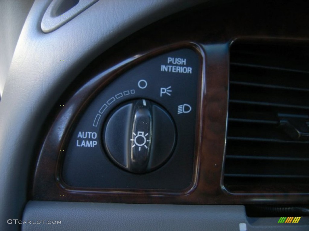 2000 Lincoln Town Car Executive Controls Photo #59049739