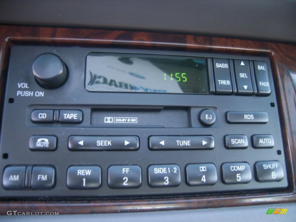 2000 Lincoln Town Car Executive Audio System Photo #59049763