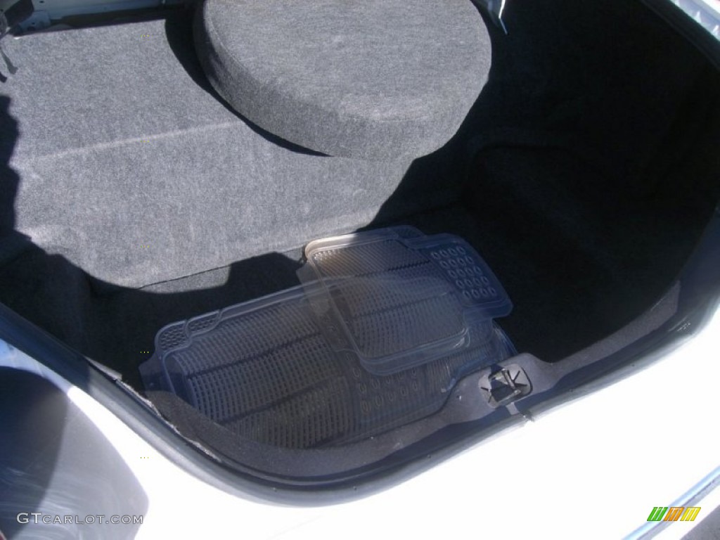 2000 Lincoln Town Car Executive Trunk Photo #59049802