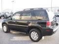 Black - Mariner Luxury 4WD Photo No. 8