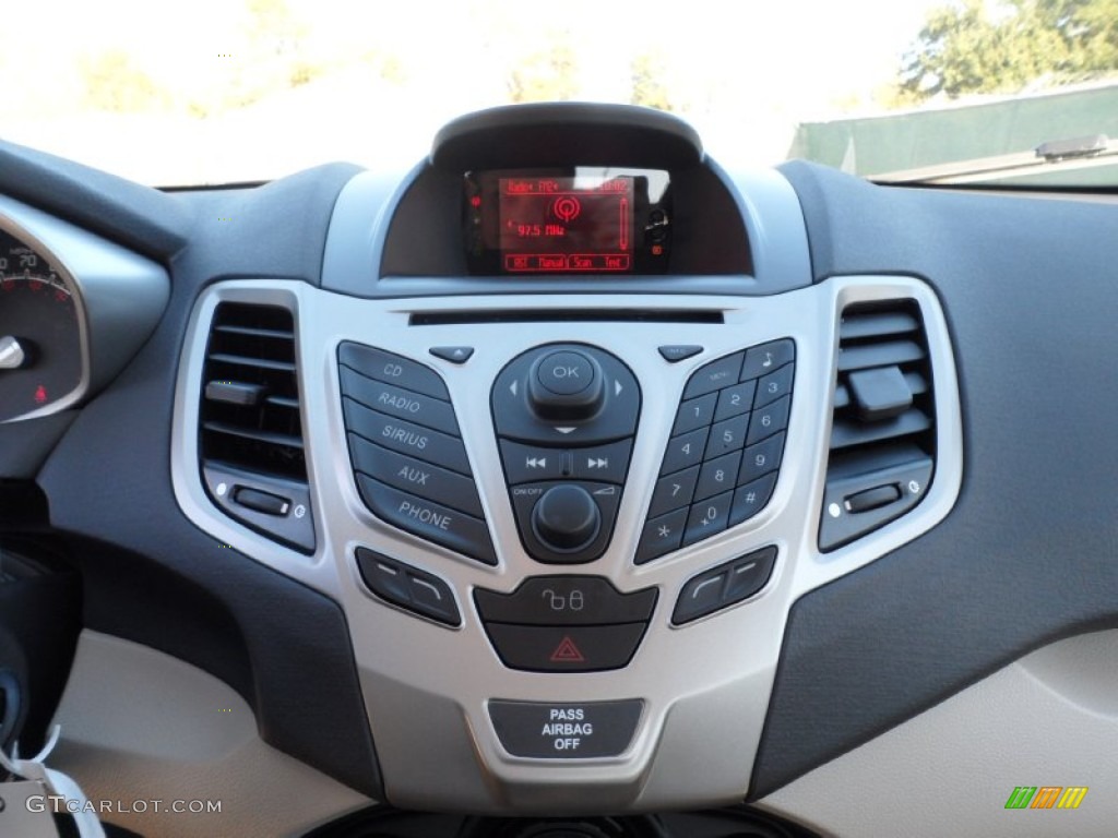2012 Ford Fiesta SE Hatchback Controls Photo #59052060