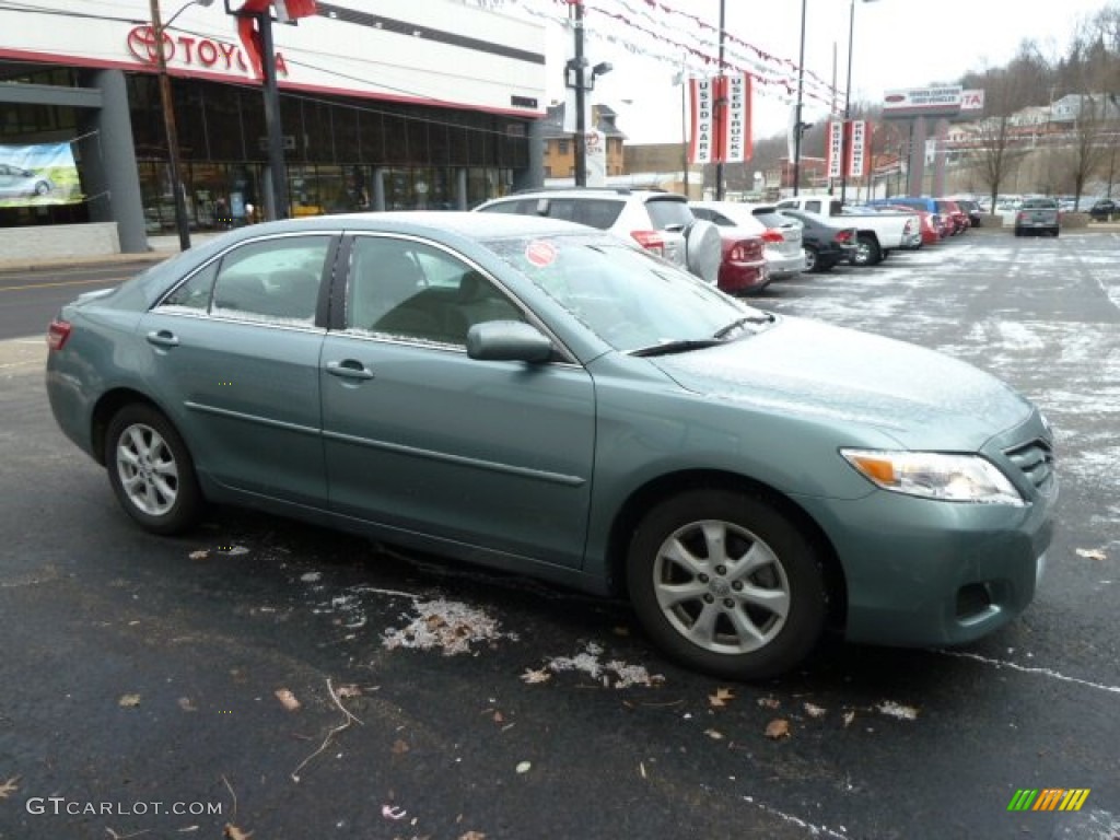 2010 Camry LE - Aloe Green Metallic / Bisque photo #5