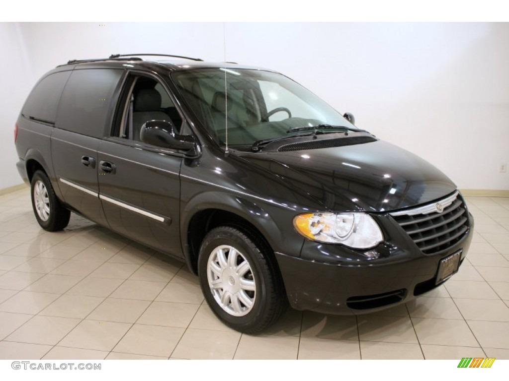 2007 Town & Country Touring - Brilliant Black Crystal Pearl / Medium Slate Gray photo #1