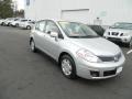Brillant Silver - Versa 1.8 S Hatchback Photo No. 7