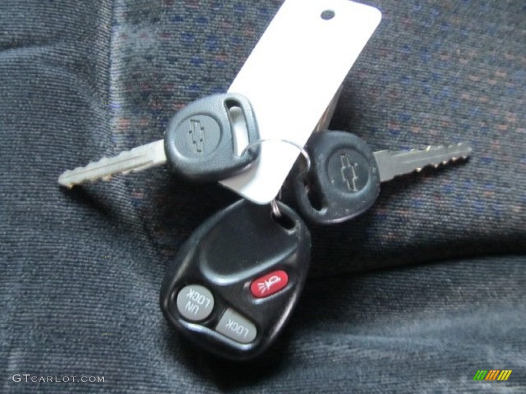 2000 Chevrolet Suburban 1500 LS 4x4 Keys Photo #59063717