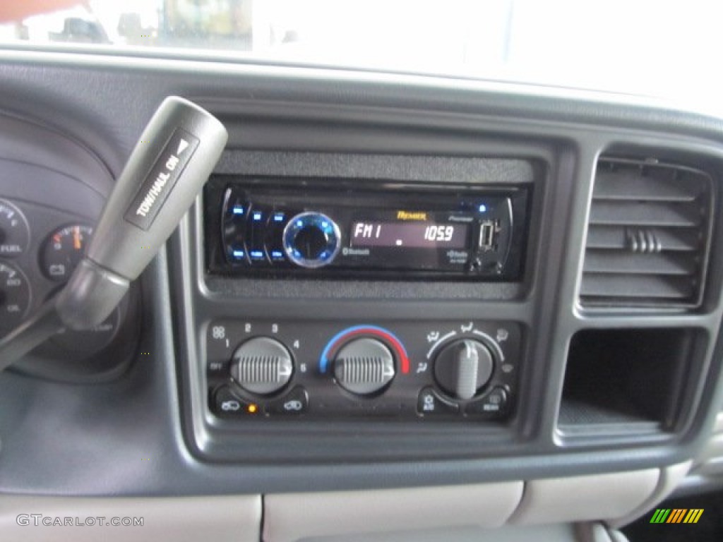 2000 Chevrolet Suburban 1500 LS 4x4 Controls Photo #59063735
