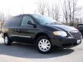 2007 Brilliant Black Crystal Pearl Chrysler Town & Country Touring  photo #4