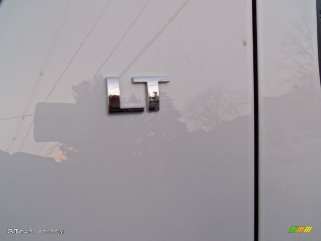 2012 Chevrolet Suburban 2500 LT 4x4 Marks and Logos Photos