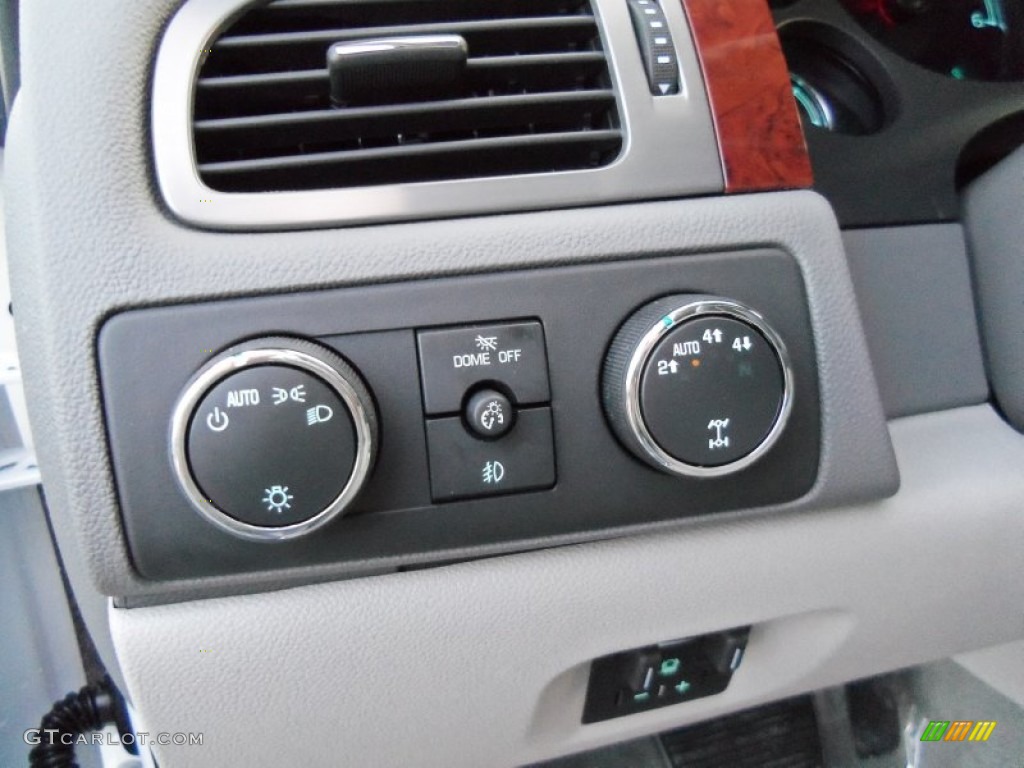 2012 Chevrolet Suburban 2500 LT 4x4 Controls Photos