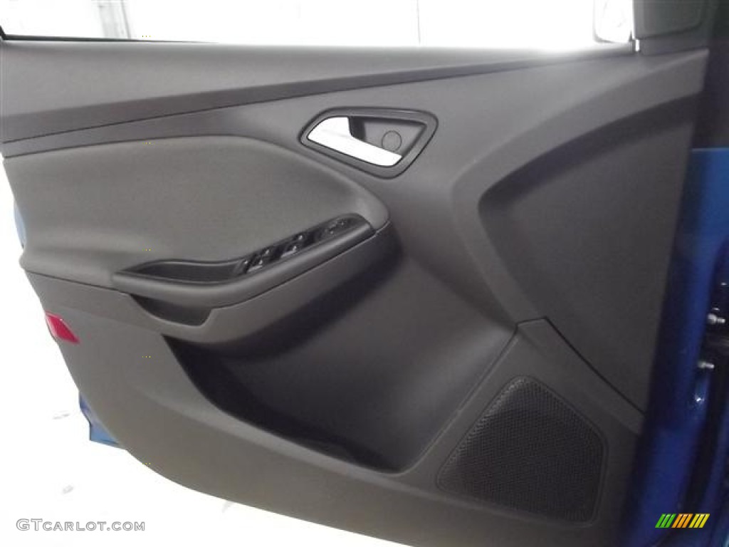 2012 Focus SE Sedan - Blue Candy Metallic / Charcoal Black photo #20