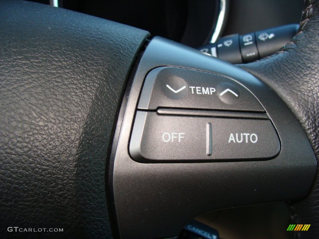 2010 Toyota Highlander SE 4WD Controls Photo #59082505