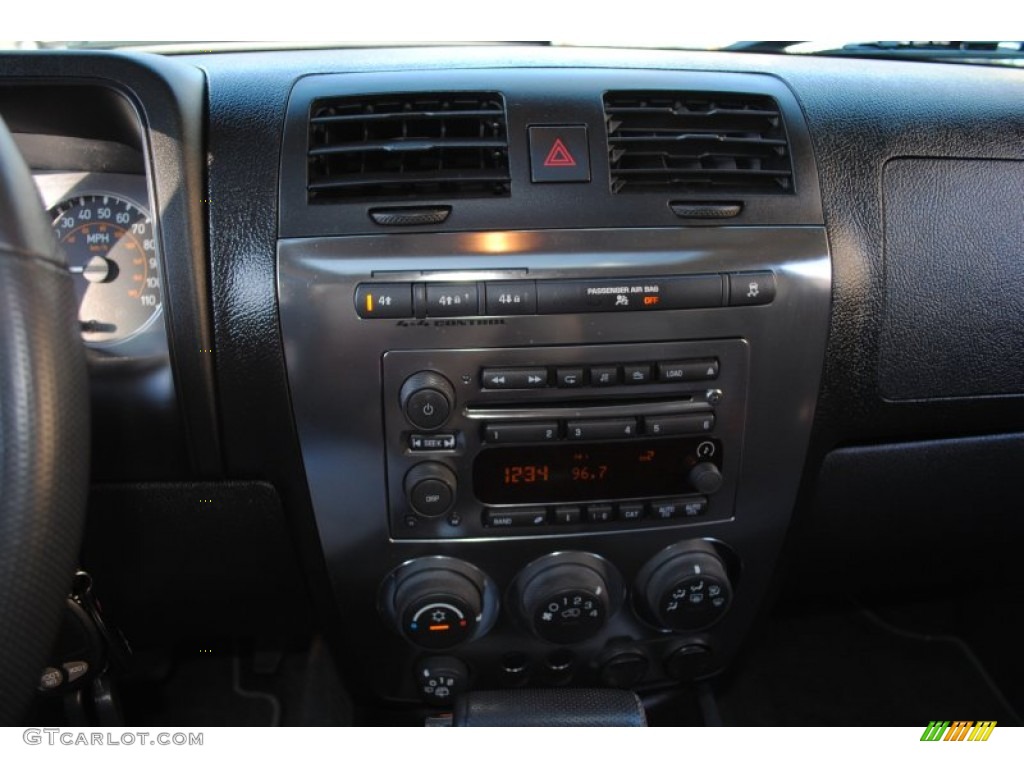 2010 Hummer H3 Standard H3 Model Controls Photo #59082983