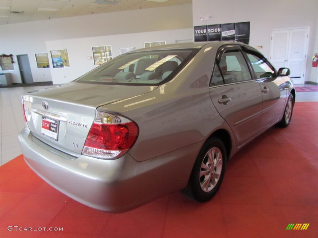 2005 Camry LE V6 - Mineral Green Opalescent / Gray photo #8