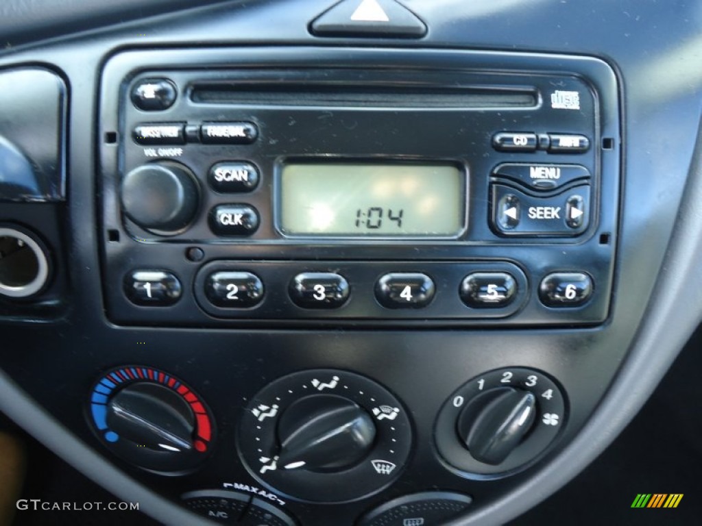 2002 Ford Focus SE Wagon Audio System Photo #59089151