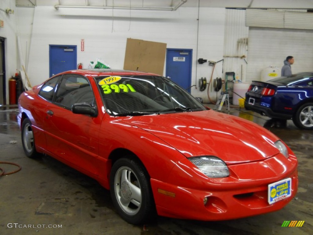 1997 Sunfire GT Coupe - Bright Red / Graphite photo #19