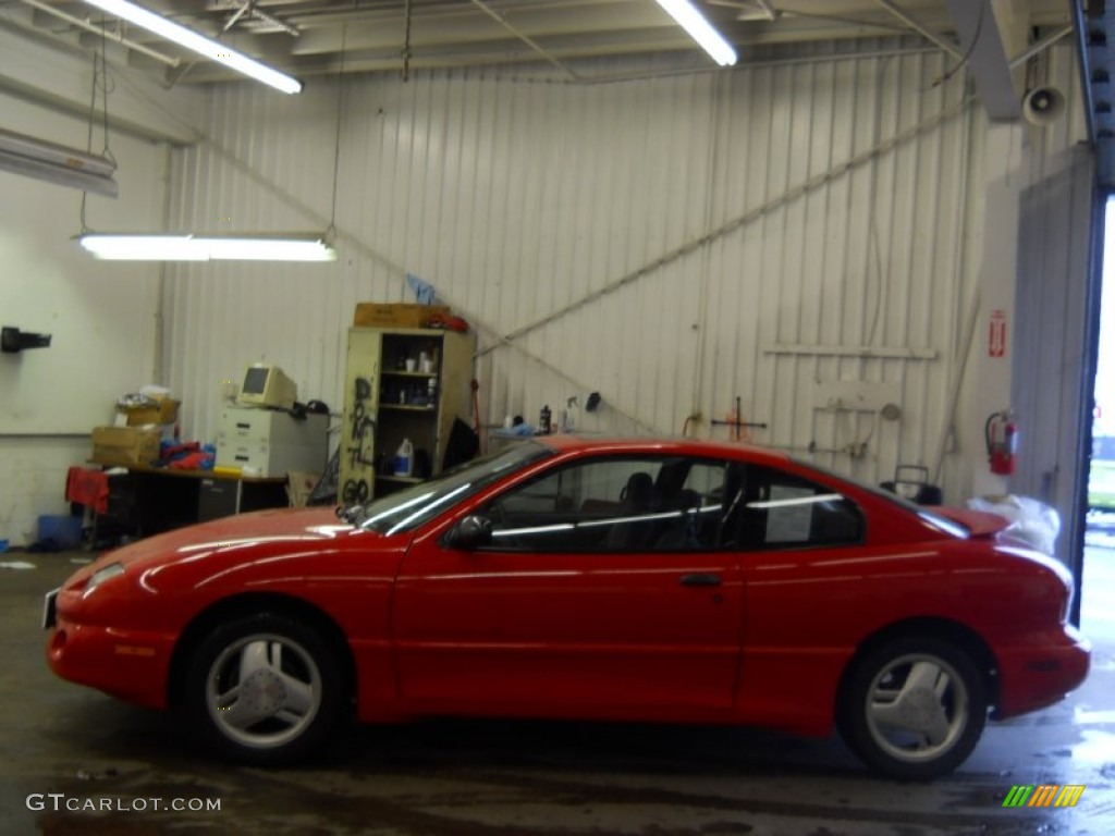 1997 Sunfire GT Coupe - Bright Red / Graphite photo #20