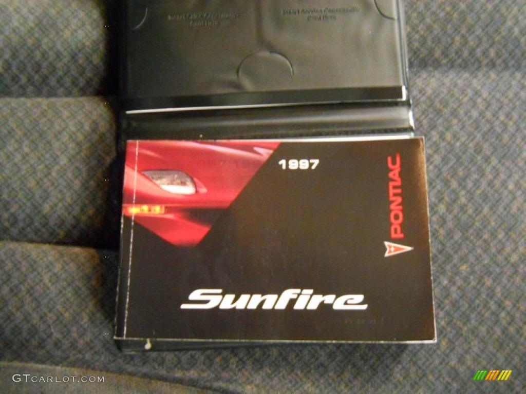 1997 Sunfire GT Coupe - Bright Red / Graphite photo #23
