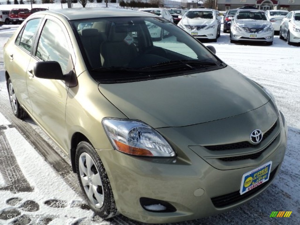 2008 Yaris S Sedan - Olive Mist Metallic / Bisque photo #11