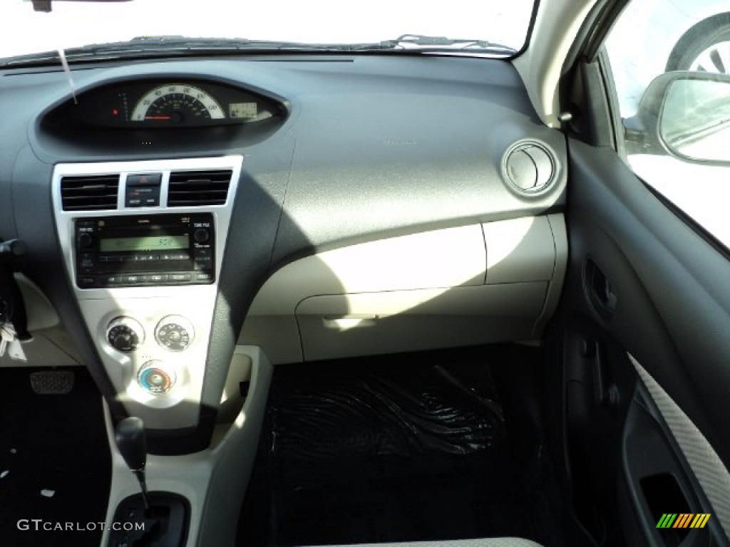 2008 Yaris S Sedan - Olive Mist Metallic / Bisque photo #26